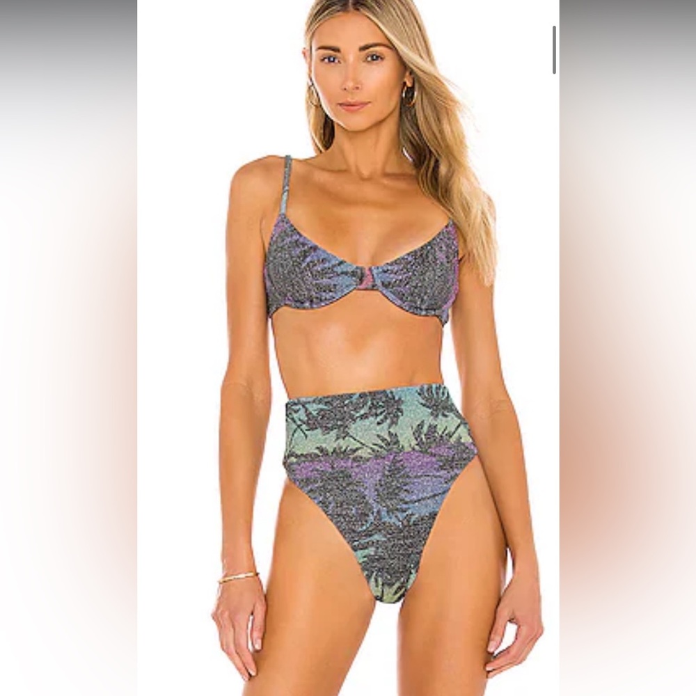 Camilla Bikini Top in Rainbow Palm Madness
BEACH RIOT size M